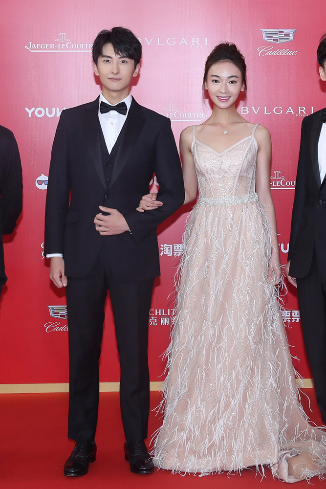 《说走就走之毕业旅行》剧组亮相上影节红毯