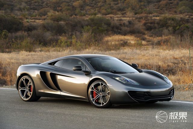 C罗座驾大盘点，众多性能炸裂超跑！竟然还有一台国产SUV！