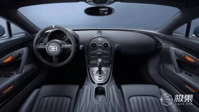 C罗座驾大盘点，众多性能炸裂超跑！竟然还有一台国产SUV！