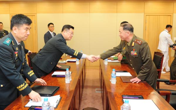 韩朝大校级工作会谈举行，重点讨论军事通信线路修复问题