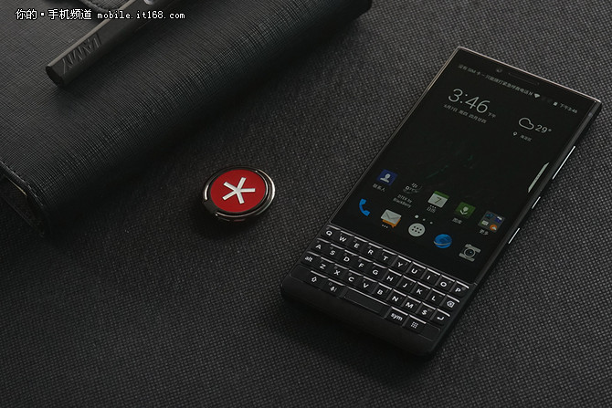 黑莓KEY2今日开卖 黑银色京东现货3999元