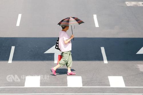 台北花莲连续3天出现36度高温 发布高温橙色预警