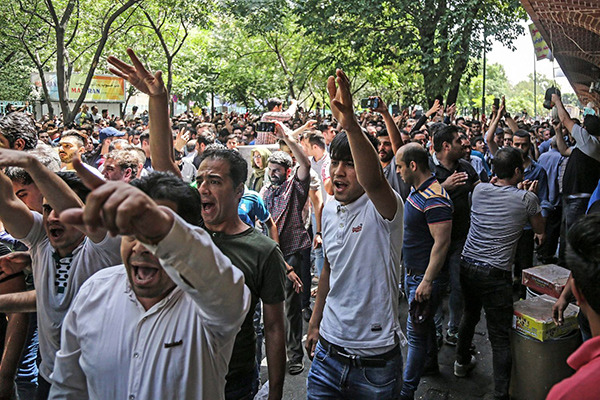 美国制裁在即 伊朗货币里亚尔崩跌引街头抗议