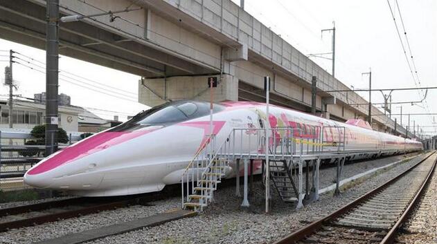JR西日本铁路公司向媒体展示Hello Kitty涂装新干线