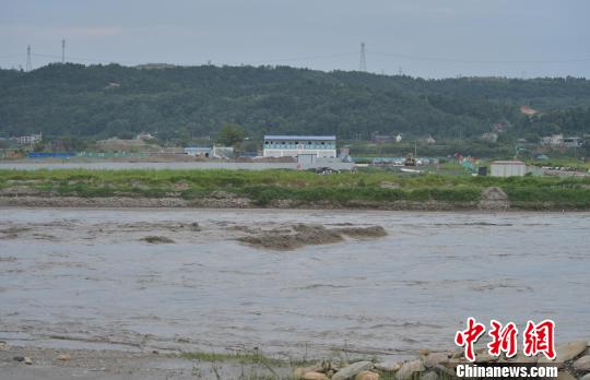 四川绵阳洪水围岛致122名工人被困