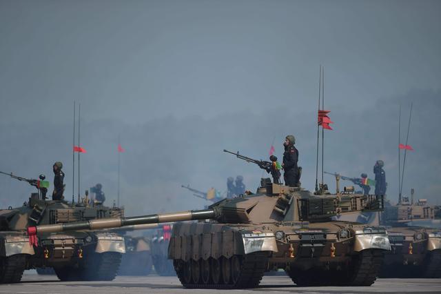 巴基斯坦展示“中械师” 坦克导弹全是中国制造