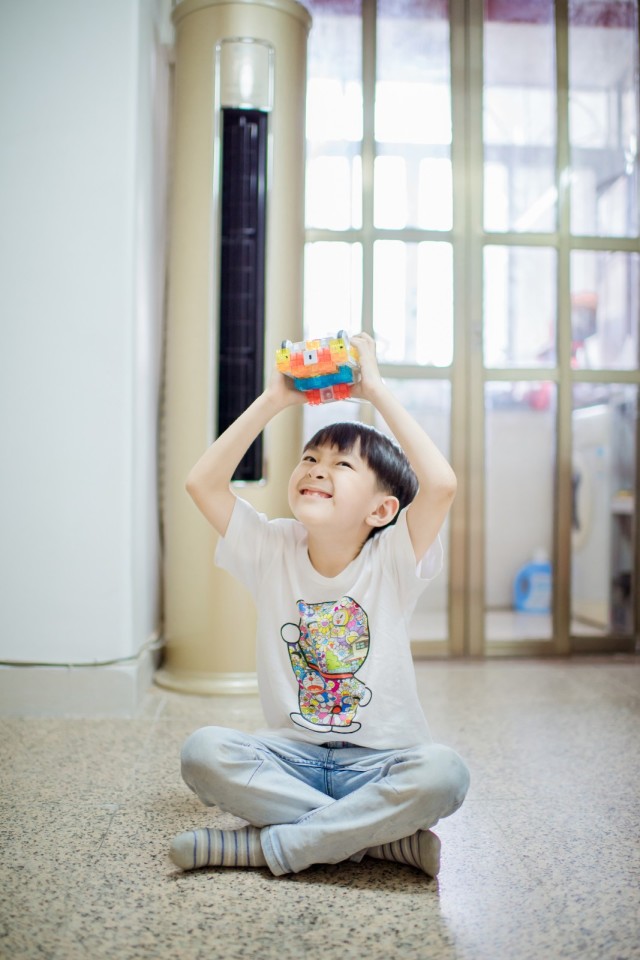 模块编程让萌娃变身动手达人，索尼可编程教育机器人体验