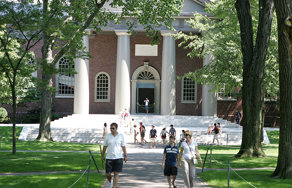 哈佛大学近年来“传承生”录取比例高达34%，被批招生不公