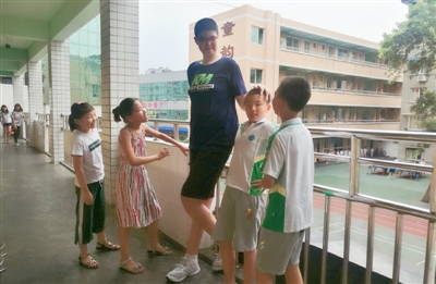 四川乐山11岁男孩身高超2米，或考虑申请吉尼斯世界记录