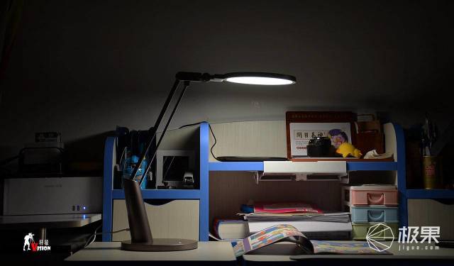 Yeelight护眼台灯Pro体验,三轴可调易操作,去除蓝光不伤眼 Yeelight护眼台灯Pro体验,三轴可调易操作,去除蓝光不伤眼