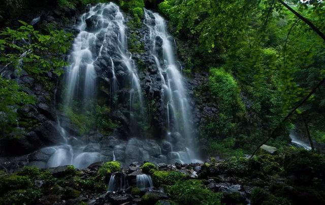 东北唯一敢与九寨沟媲美的地方，名字“土气”，颜值逆天！