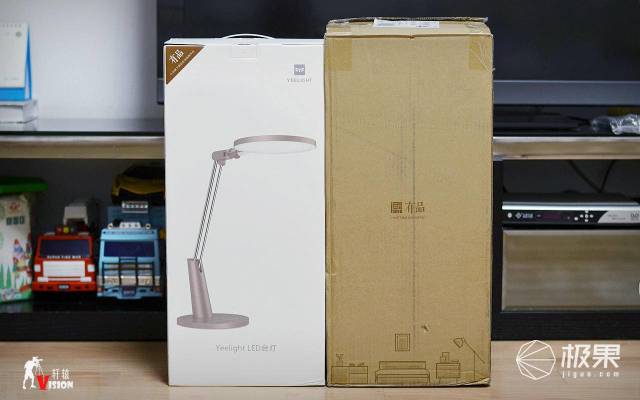 Yeelight护眼台灯Pro体验,三轴可调易操作,去除蓝光不伤眼 Yeelight护眼台灯Pro体验,三轴可调易操作,去除蓝光不伤眼