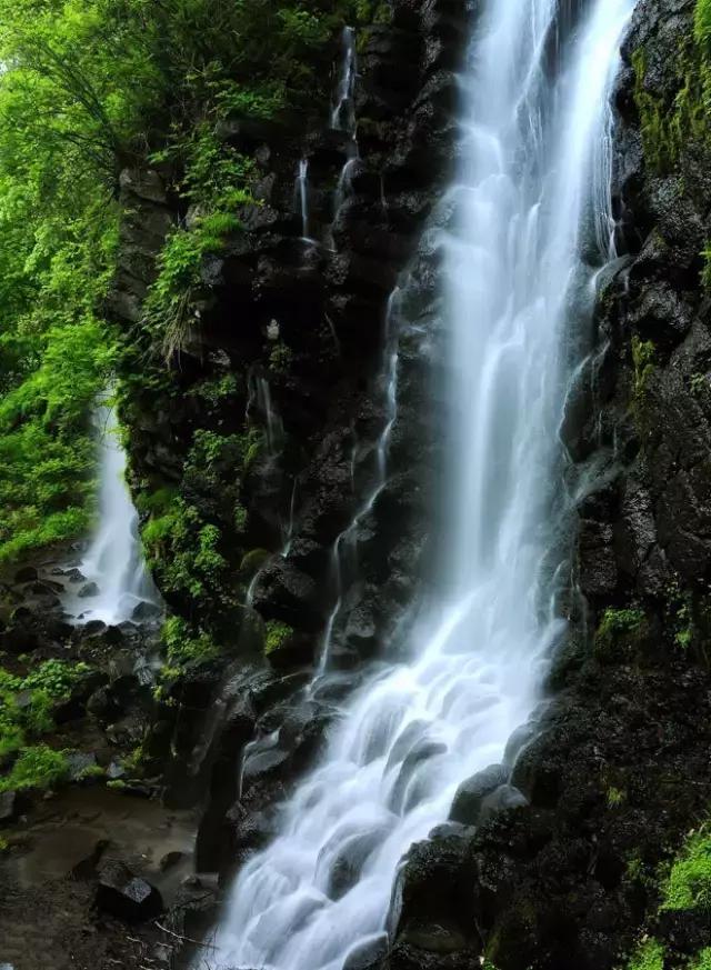 东北唯一敢与九寨沟媲美的地方，名字“土气”，颜值逆天！