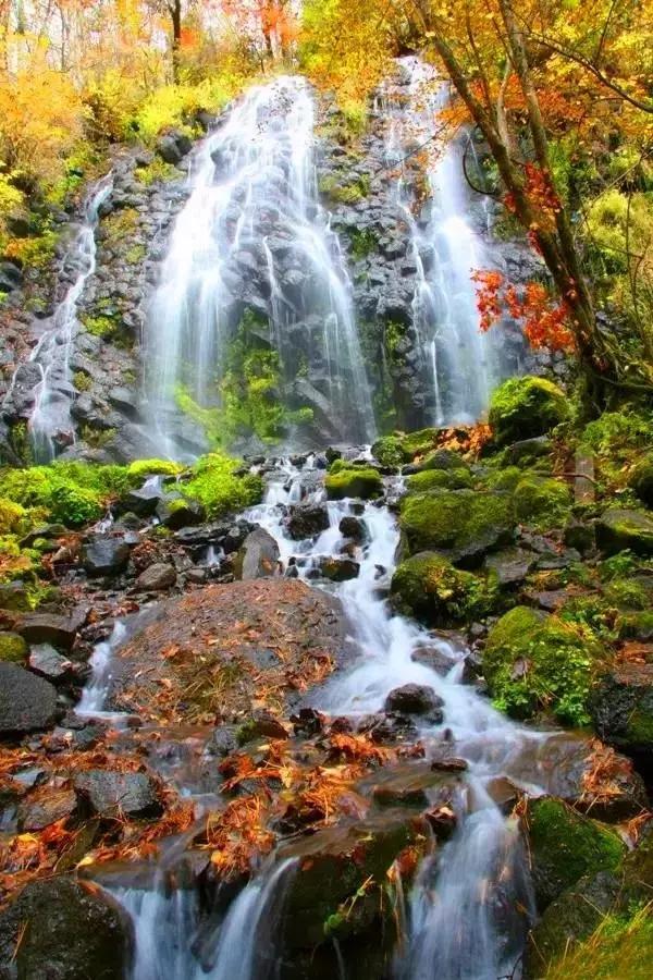 东北唯一敢与九寨沟媲美的地方，名字“土气”，颜值逆天！