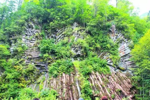 东北唯一敢与九寨沟媲美的地方，名字“土气”，颜值逆天！