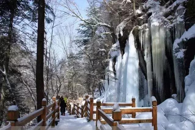 东北唯一敢与九寨沟媲美的地方，名字“土气”，颜值逆天！