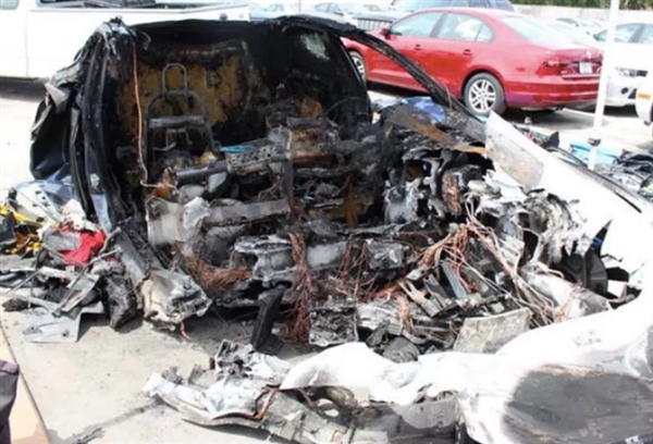 美国公布特斯拉Model S 5月车祸报告：事后出现两起自燃