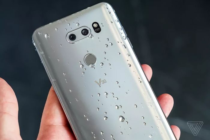 传LG V40手机将配置5个摄像头:前面2个后面3