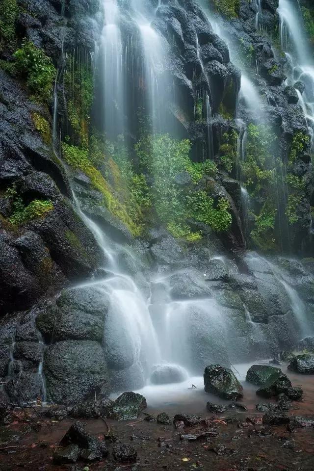 东北唯一敢与九寨沟媲美的地方，名字“土气”，颜值逆天！