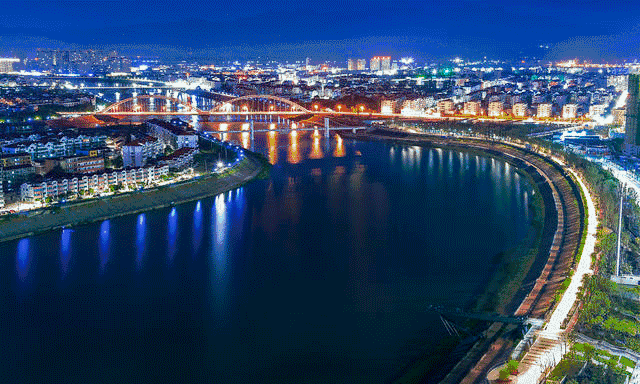 并于2017年6月被评为: