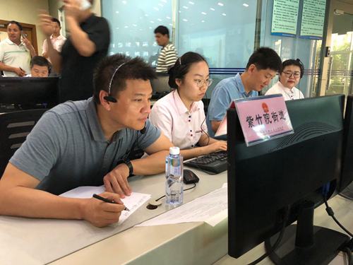 群众举报社区违建 街镇一把手接听热线即刻解