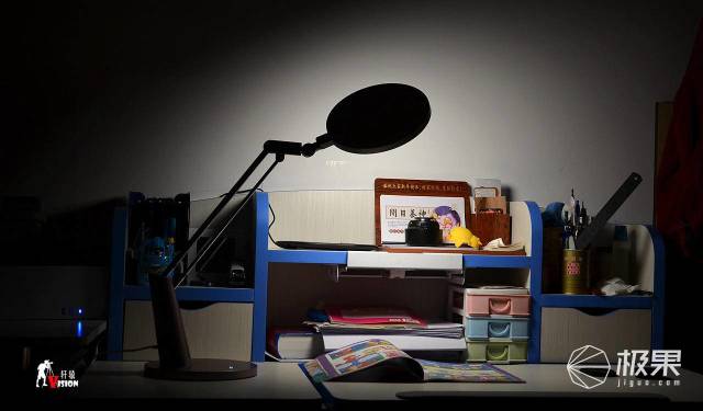Yeelight护眼台灯Pro体验,三轴可调易操作,去除蓝光不伤眼 Yeelight护眼台灯Pro体验,三轴可调易操作,去除蓝光不伤眼