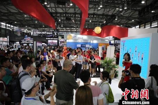 消费电子产品可自发电 汉能MWC上海展示“移动未来”