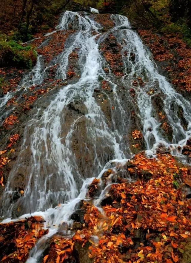 东北唯一敢与九寨沟媲美的地方，名字“土气”，颜值逆天！