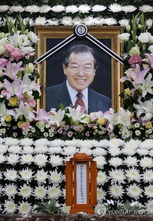 韩国前总理金钟泌遗体告别仪式今在首尔举行