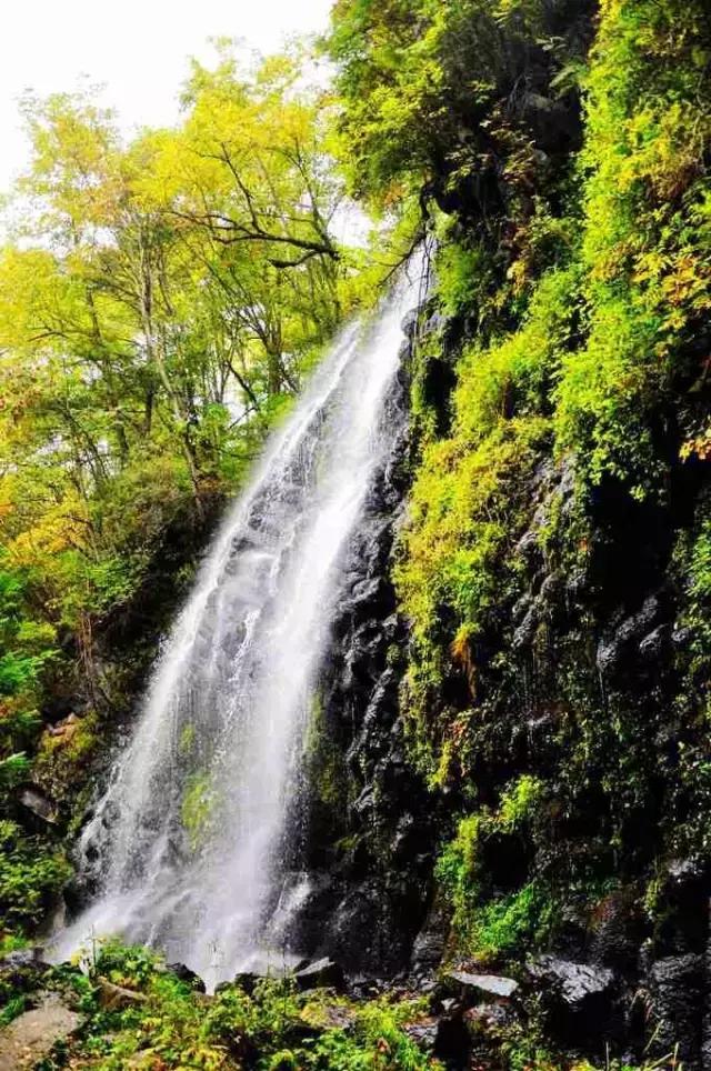 东北唯一敢与九寨沟媲美的地方，名字“土气”，颜值逆天！