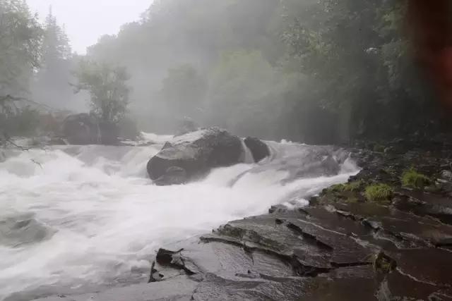 东北唯一敢与九寨沟媲美的地方，名字“土气”，颜值逆天！