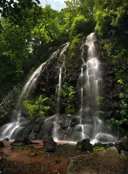 东北唯一敢与九寨沟媲美的地方，名字“土气”，颜值逆天！