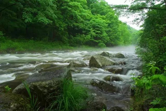 东北唯一敢与九寨沟媲美的地方，名字“土气”，颜值逆天！