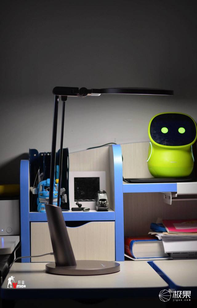 Yeelight护眼台灯Pro体验,三轴可调易操作,去除蓝光不伤眼 Yeelight护眼台灯Pro体验,三轴可调易操作,去除蓝光不伤眼
