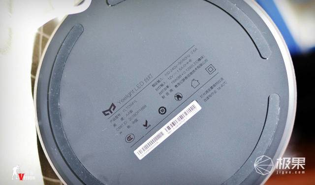 Yeelight护眼台灯Pro体验,三轴可调易操作,去除蓝光不伤眼 Yeelight护眼台灯Pro体验,三轴可调易操作,去除蓝光不伤眼