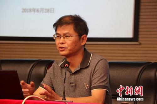 图为周新华在讲述运河文物故事 孔雁婷摄