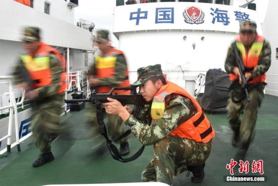 资料图：福建海警第一支队官兵开展反恐缉私演练。 沈灿煌 摄 沈灿煌 摄