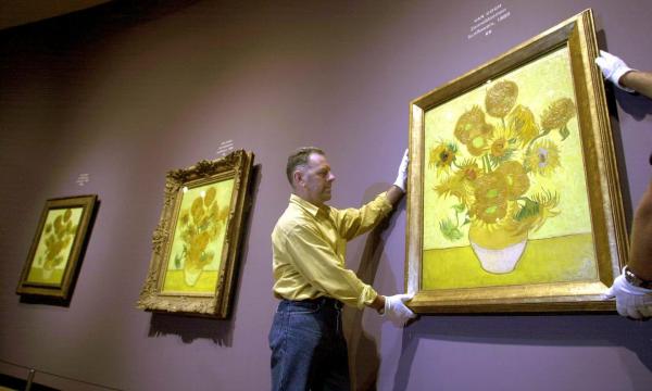 凡·高《向日葵》放博物馆会变色，只因作画时使用光敏颜料