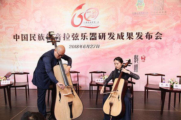 民族乐器上海制造：六角形、瓷瓶形民族低音拉弦乐器问世