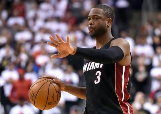 NBA5个让人落泪的故事:球迷欲筹1000万留韦德,大叔等待狼王12年