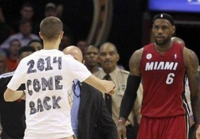 NBA5个让人落泪的故事:球迷欲筹1000万留韦德,大叔等待狼王12年