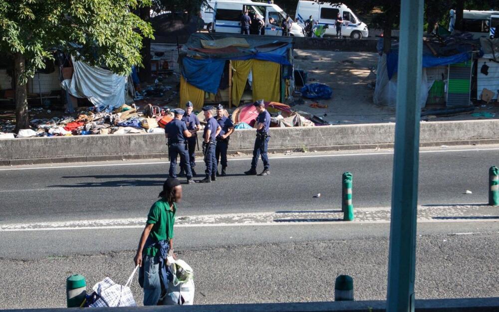 重拳打击贩毒 法国警方捣毁巴黎北部一毒品交易窝点
