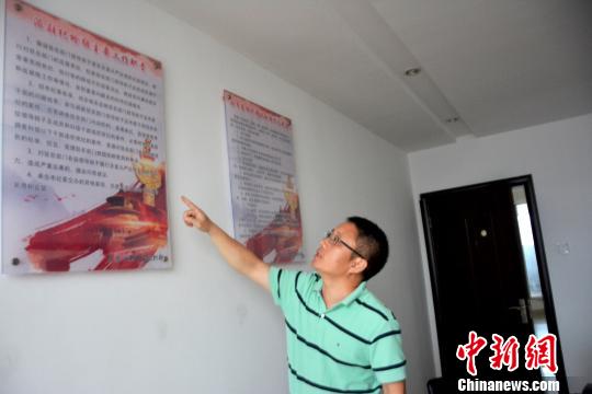 图为纪检组制定的主要职责及学习制度等。　叶茂 摄