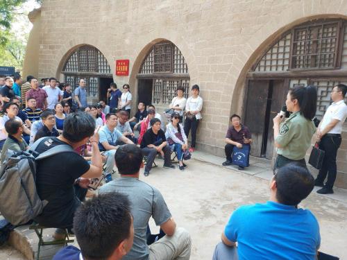 党校学员在延安参访