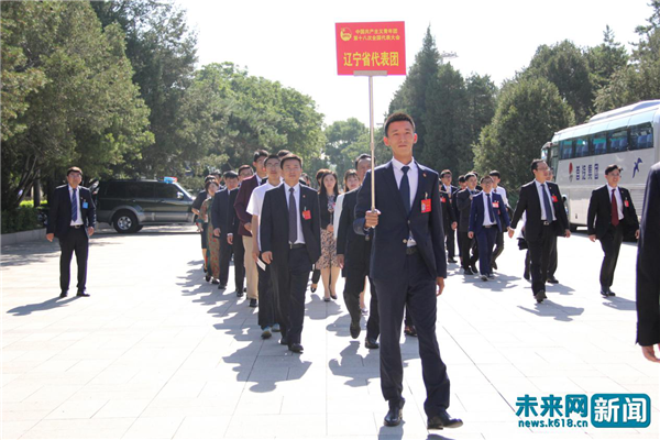 共青团十八大今天闭幕 看会场前代表们的青春风采