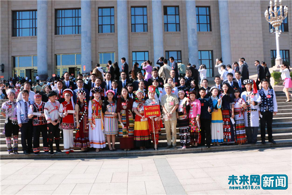 共青团十八大今天闭幕 看会场前代表们的青春风采