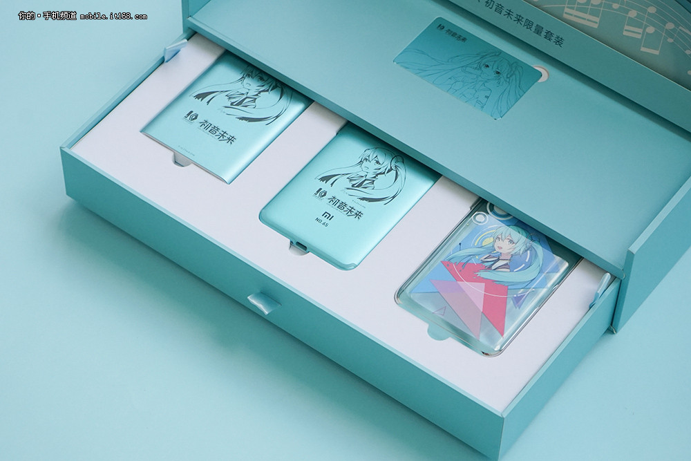 来自未来的礼物 小米6X初音未来限量套装开箱