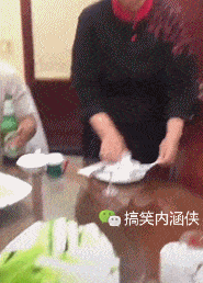 搞笑gif趣图 所谓的留下一人在风中凌乱,一脸生无可恋的表情