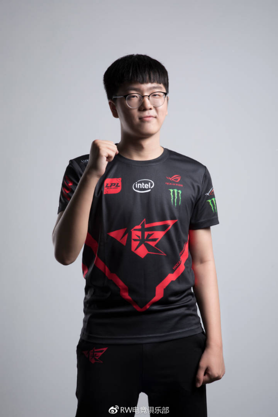 LPL:新成员加盟RW电子竞技俱乐部,铁人终于有