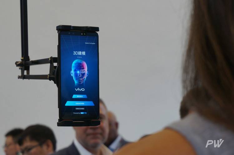 AI、拍照、解锁、全面屏，这是一场定义未来手机的竞争